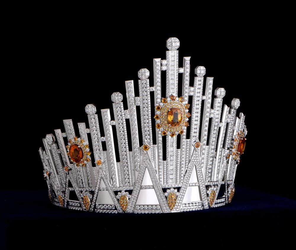 Với lượng đá quý không nhỏ, đặc biệt là 2.137 viên kim cương, vương miện Hoa hậu Hoàn vũ Việt Nam 2022 là chiếc vương miện có giá trị "khủng" nhất trong lịch sử các cuộc thi nhan sắc Việt Nam. Ảnh: Tiền phong