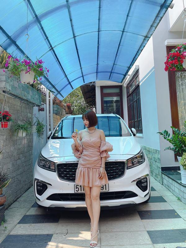 Tuy nhiên, đầu năm 2021, vợ chồng Mạc Văn Khoa đã chuyển đến một căn nhà thuê trị giá 50 tỷ đồng do căn hộ đã mua cách âm không tốt làm ảnh hưởng đến giấc ngủ của con gái. Ảnh: FBNV