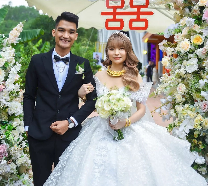 Những năm gần đây, Mạc Văn Khoa xuất hiện dày đặc trong các chương trình truyền hình và góp mặt tại nhiều tác phẩm điện ảnh. Trước khi làm đám cưới, Mạc Văn Khoa đã ổn định cuộc sống. Ảnh: Dân trí