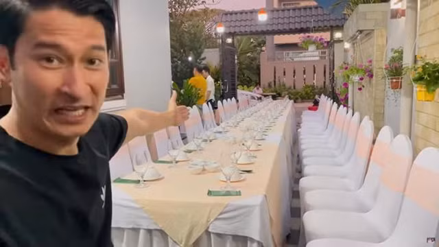 Đặc biệt, khoảng sân nhỏ phía sau nhà có sức chứa khoảng 40 người dùng để hội họp, tiệc tùng với bạn bè. Ảnh: chụp màn hình