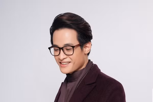 Hà Anh Tuấn là nam sĩ nổi tiếng nhưng có đời sống kín tiếng, sự nghiệp "sạch bóng" scandal. Dù không nhận show hay các hoạt động quảng cáo nhiều, nhưng ít ai biết rằng Hà Anh Tuấn là "đại gia ngầm" của Vbiz. Ảnh: Vietnamnet