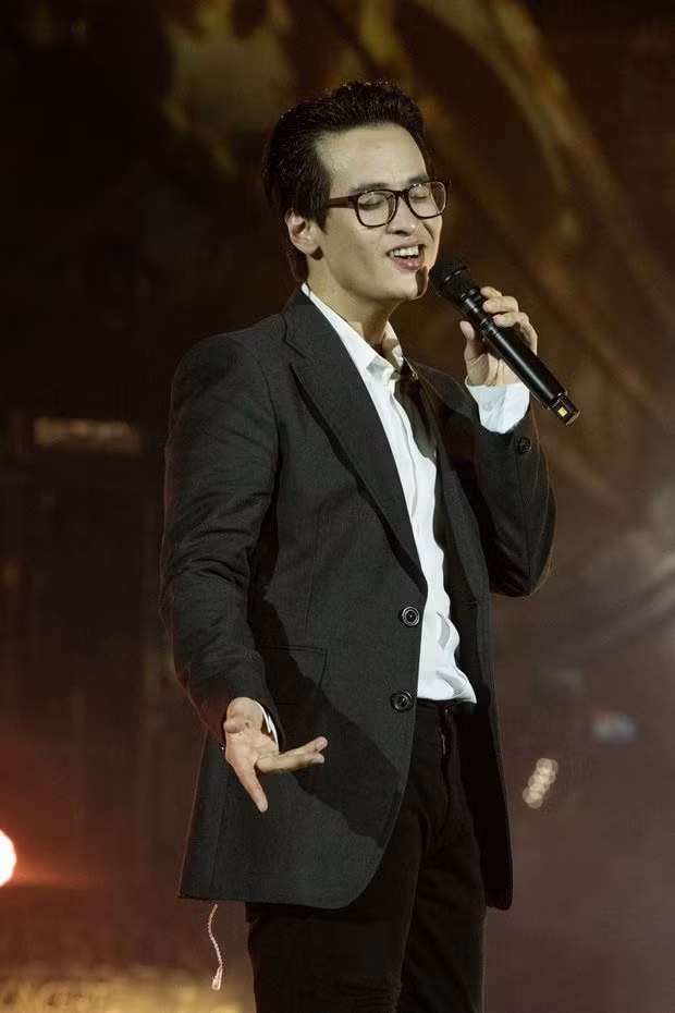 Ca sĩ Hà Anh Tuấn xuất thân trong gia đình giàu có. Bố mẹ anh đều là những doanh nhân thành đạt. Ảnh: Công lý