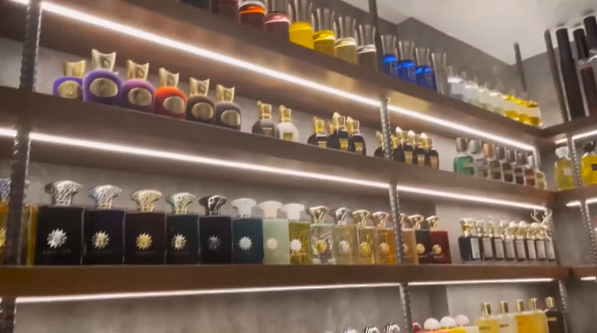 Nam danh hài nhiều lần khoe bộ sưu tập nước hoa giá trị tiền tỷ có 1-0-2. Ảnh: FBNV