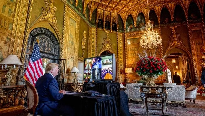 Trong khu nghỉ dưỡng này còn có một phòng khiêu vũ rộng 1.800m2 được trang trí bằng vàng lá trị giá 7 triệu USD. Ảnh: Palm Beach Resort.