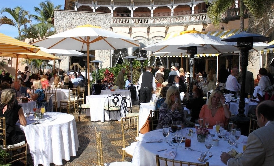 Câu lạc bộ Mar-a-Lago có gần 500 thành viên. Ngoài ra, các thành viên phải đóng phí duy trì câu lạc bộ là 14.000 USD/năm. Ảnh: Business Insider,