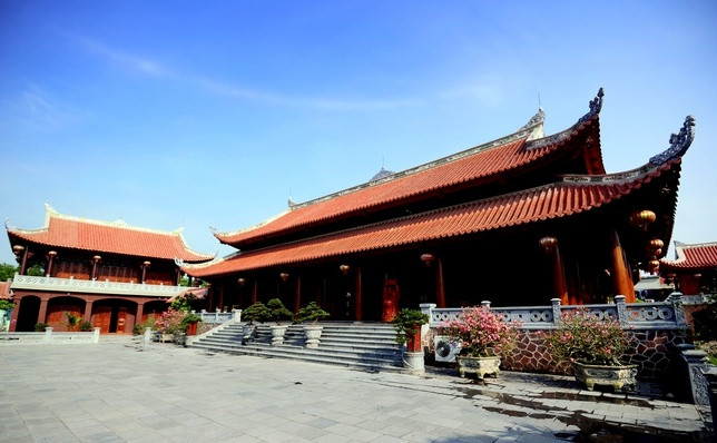 Căn nhà được xây dựng bằng 2.000 m3 gỗ trên diện tích khủng 4.000 m2. Ảnh: Zing