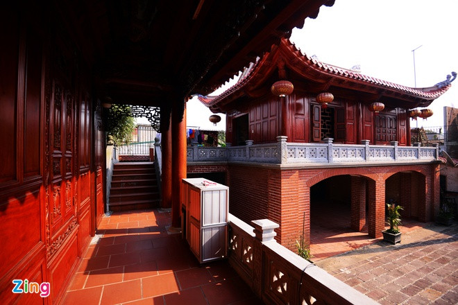 Với 5 gian nhà, hai chòi, căn nhà nổi bật ở thành phố Vinh khiến ai nấy đều trầm trồ thán phục. Ảnh: Zing