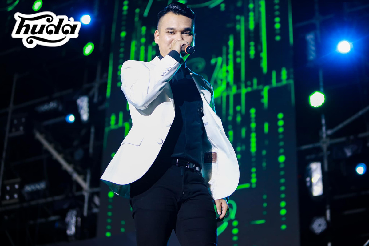 Cách đây không lâu, giọng ca “Như vậy nhé” thông báo chính thức trên trang cá nhân của mình về sự ra đời của công ty bất động sản mang tên Khắc Việt Land. Ảnh: FBNV