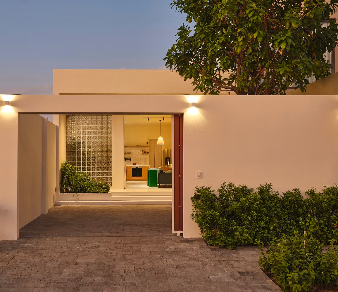 Thiết kế nhà nhằm phá bỏ những giới hạn, tạo sự khác biệt so với khung cảnh "đóng hộp" ngột ngạt ở những căn hộ trung tâm thành phố.