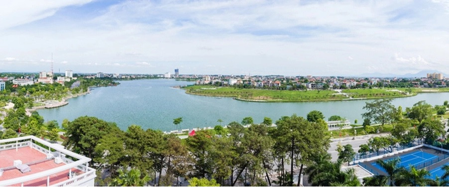 Khung cảnh yên bình, gần gũi với thiên nhiên nhìn từ khách sạn. Nguồn ảnh: Booking