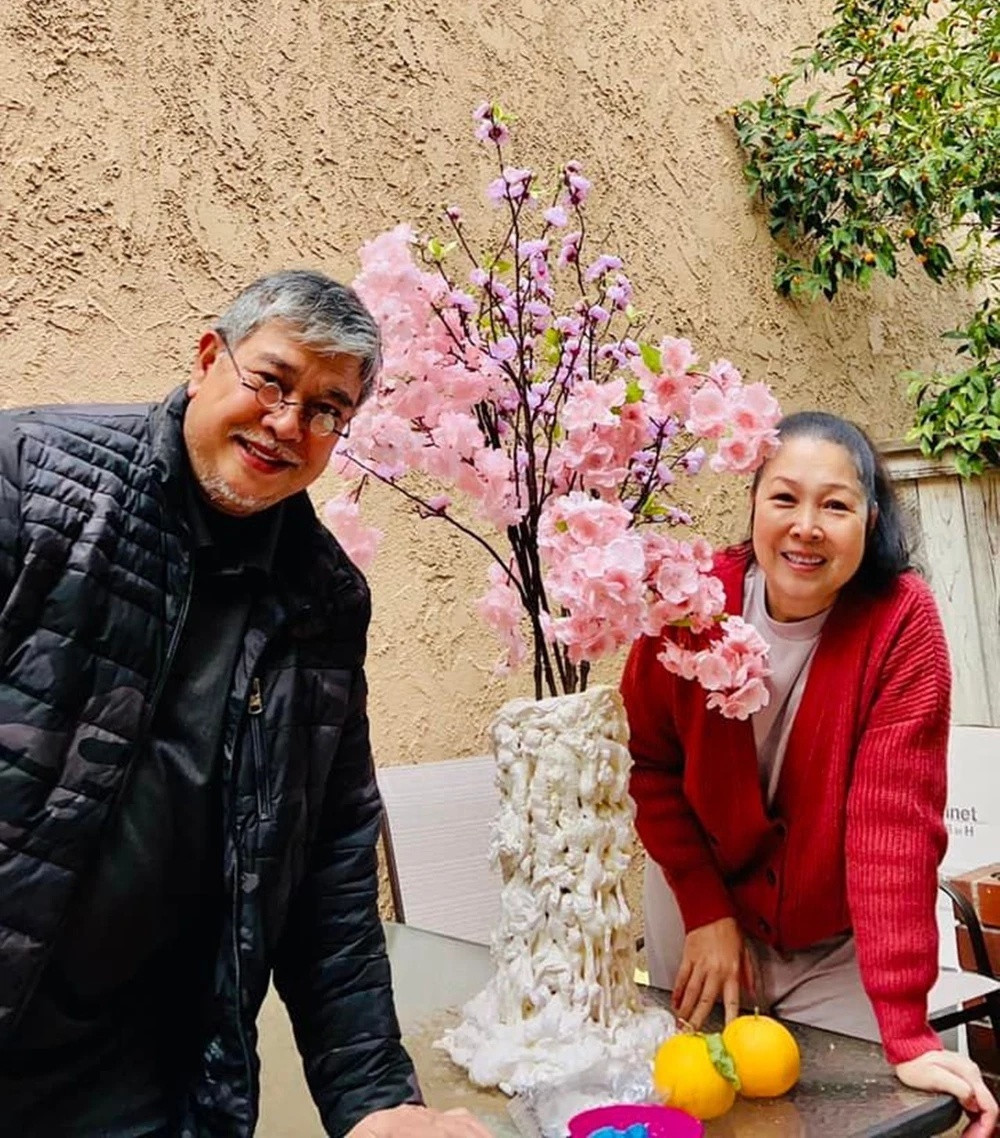 Nữ nghệ sĩ cùng chồng đón Tết tại Mỹ.