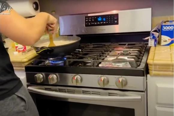 Căn bếp khá rộng và tiện nghi. Nguồn ảnh: FB Hong Van