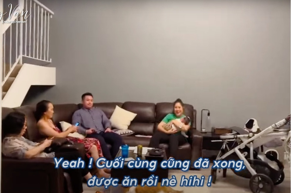 Không gian sống rộng rãi nên các thành viên thường xuyên tổ chức tiệc đại gia đình.