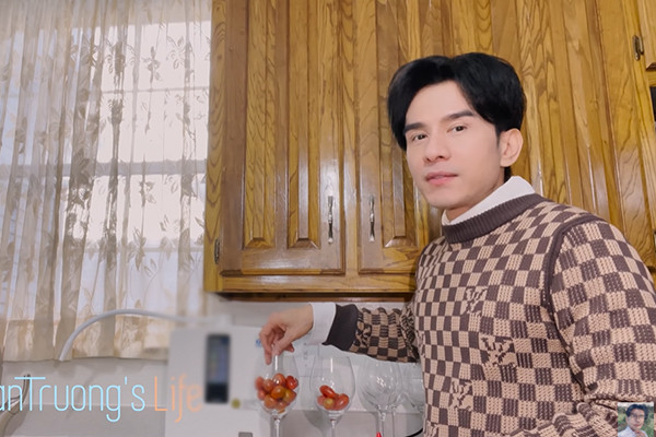 Nhà mới của Đan Trường mang phong cách cổ điển, sang trọng, trị giá 450.000 USD (khoảng 10 tỷ đồng) chưa bao gồm tiền sửa sang, trang trí nội thất. Ảnh chụp màn hình