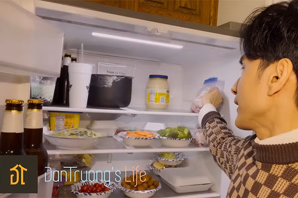 Trước khi "đường ai nấy đi" với doanh nhân Thủy Tiên, Đan Trường sống cùng với vợ cũ và con trai tại một căn biệt thự triệu đô với đầy đủ tiện nghi. Ảnh chụp màn hình