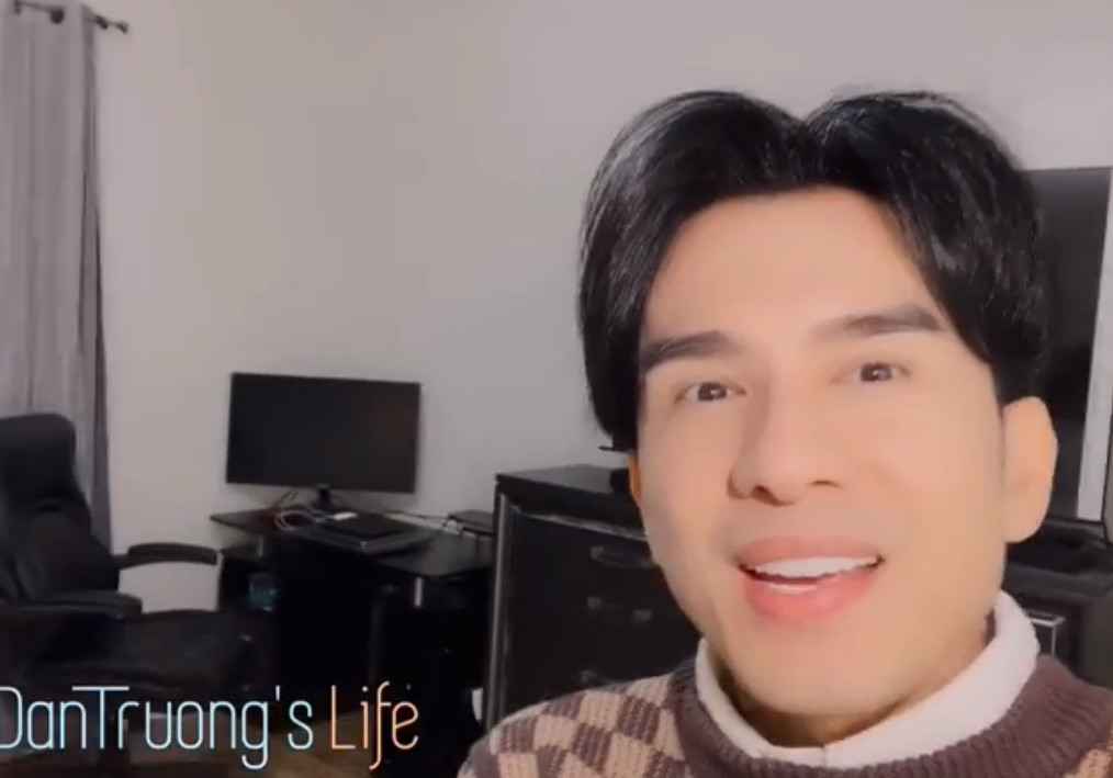 Nam ca sĩ tự chọn mua từng món đồ trong nhà sao cho màu sắc hài hòa với nhau. Ảnh chụp màn hình