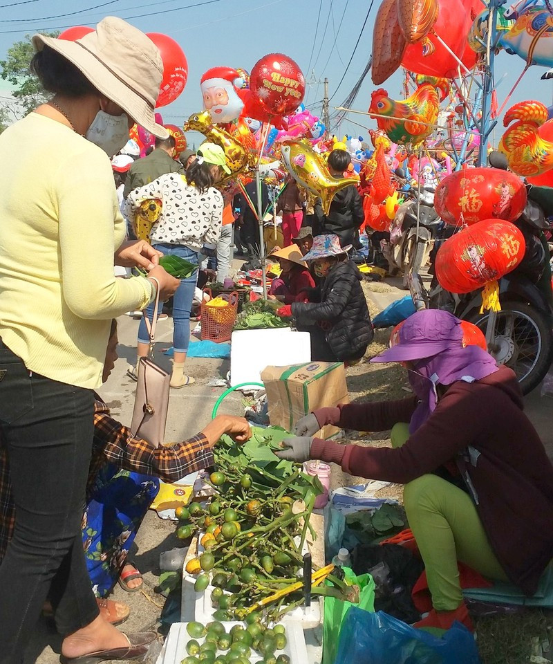 Chợ Trường Úc (hay còn gọi là chợ Gò) thuộc thị trấn Tuy Phước (Bình Định) được Trung tâm Sách kỷ lục Việt Nam xếp vào hạng "100 phiên chợ độc đáo nhất Việt Nam". Ảnh: Báo pháp luật