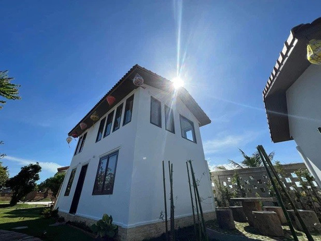 Ngoài ra, vợ chồng Trường Giang - Nhã Phương còn sở hữu căn biệt thự nhà vườn ở khu ngoại ô. Ảnh: FBNV