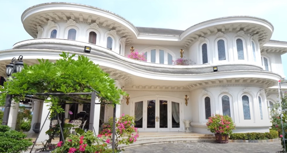 Những đường cong mang đến vẻ đẹp mềm mại và tinh tế.