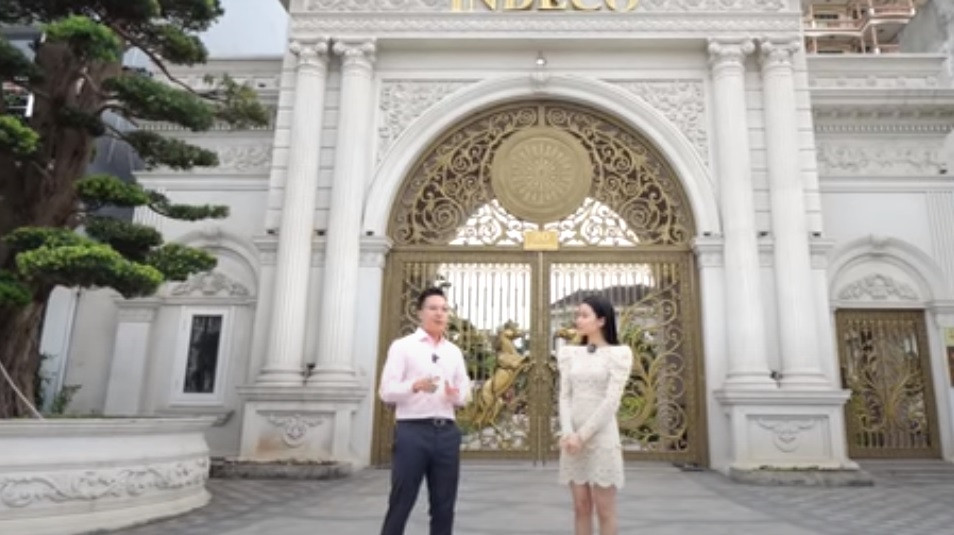 Bên trong cung điện phong cách Pháp nghìn m2 của đại gia đất mỏ Ben trong cung dien phong cach Phap nghin m2 cua dai gia dat mo