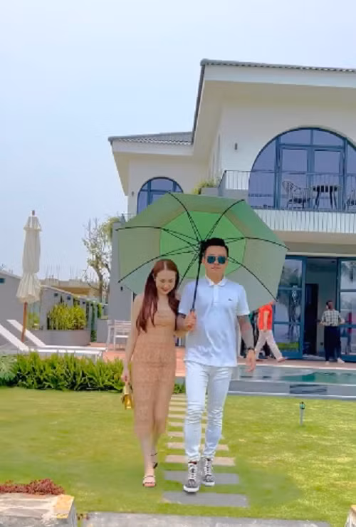 Lo tung goc trong biet thu 50 ty huong bien cua Tuan Hung