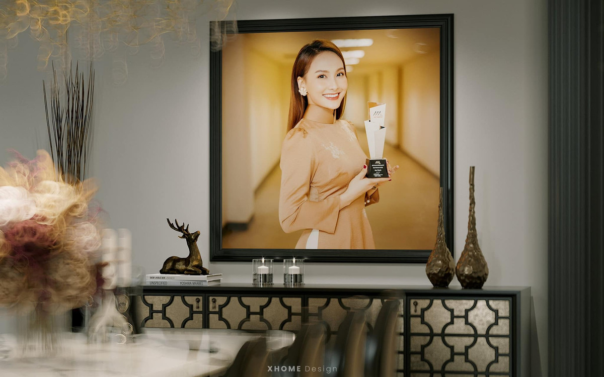 Theo loạt ảnh được hé lộ, có thể thấy căn nhà của Bảo Thanh cùng hoành tráng với không gian rộng rãi kết hợp giữa tông màu trắng, gỗ sang chảnh trong trang trí nội thất.