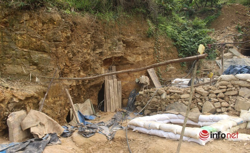 Công an xã Tam Lãnh cho biết, từ đầu năm 2022 đến nay đã tổ chức 5 đợt truy quét tại mỏ vàng Bồng Miêu, phá hủy 16 lán trại, 12 máy nổ, 26 hồ ngâm ủ quặng, khoảng 700 m2 bạt, 1.400 m ống nước cùng nhiều dụng cụ khác.