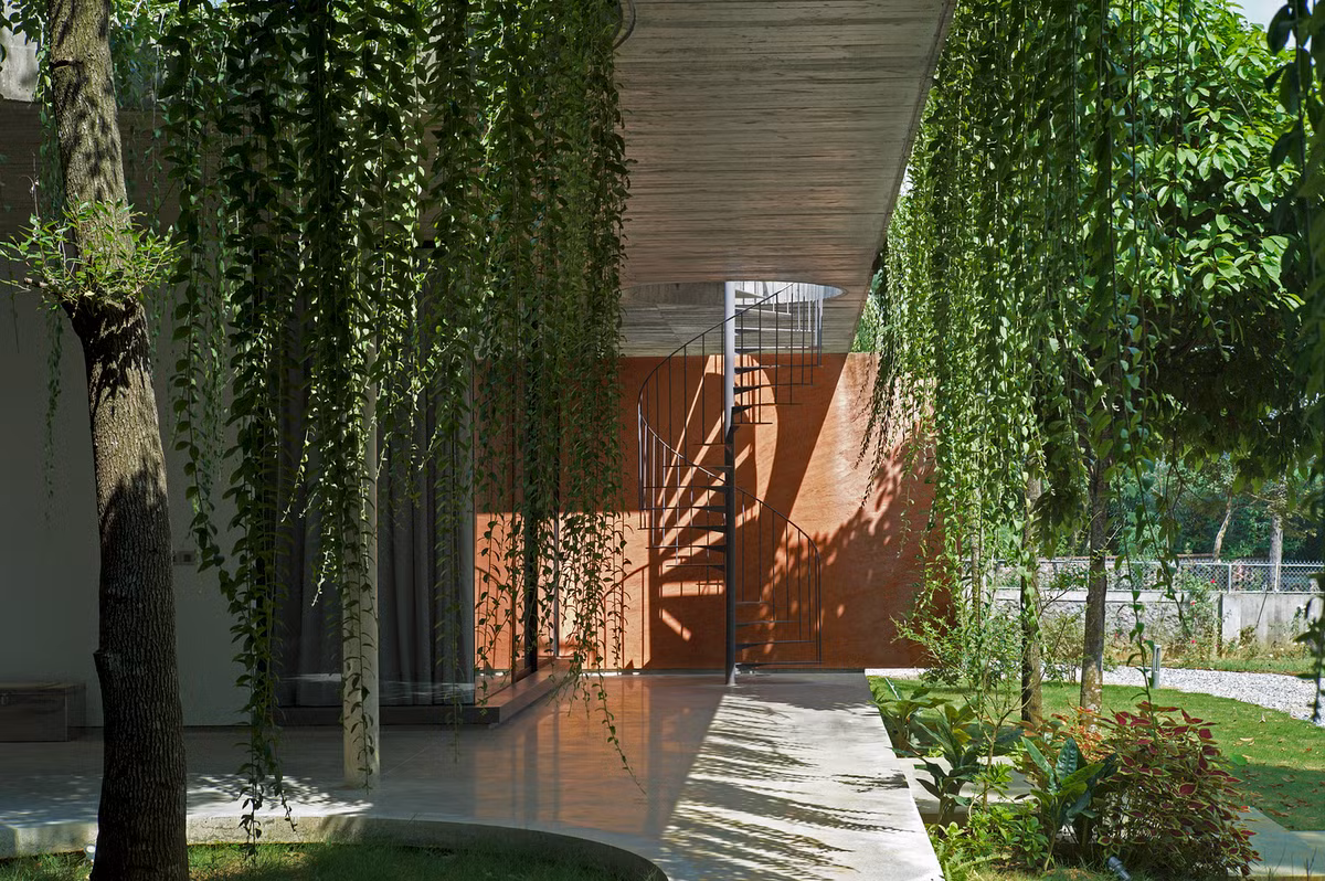 Điều quan trọng là phải hình thành các không gian giao tiếp lớn có thể đóng mở linh hoạt và cũng có thể kết nối hiệu quả với thiên nhiên.