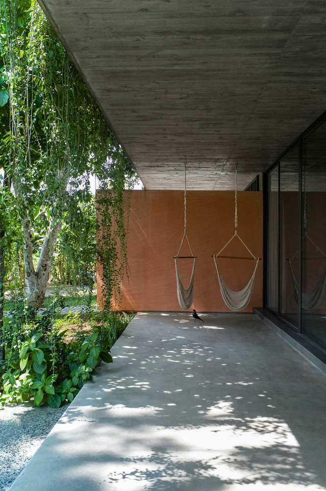 Một không gian sinh hoạt yêu thích của các bé được đặt tại phía trước phòng khách.