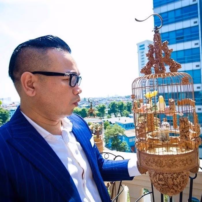 Đáng chú ý, để chăm sóc đàn chim cảnh quý giá một cách chu đáo nhất, anh Chương trang bị điều hòa 2 chiều. Ảnh: Vietnamnet