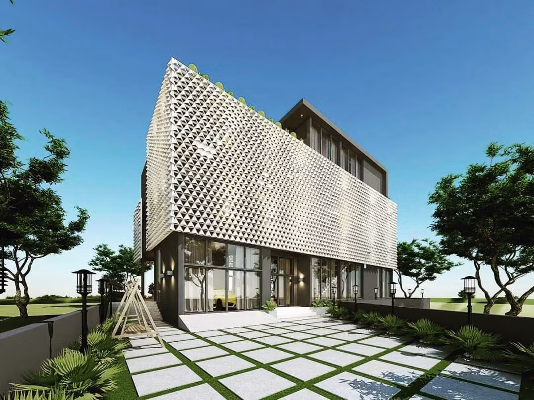 Bên ngoài căn nhà là cây cối bao quanh. Ảnh: FBNV