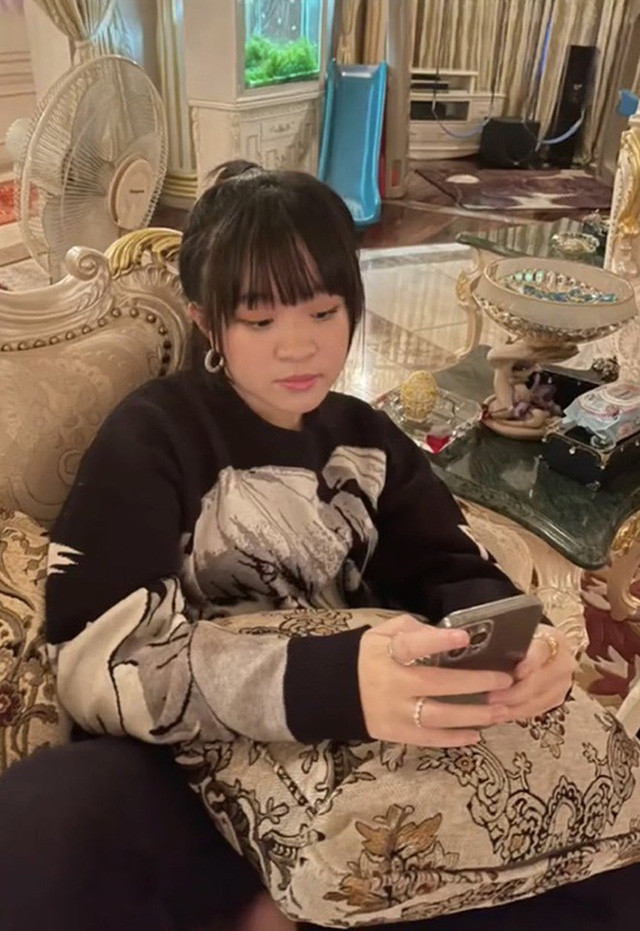Hình ảnh con gái bà Phương Hằng trong căn biệt thự hạng sang. Ảnh: Doanh nghiệp &amp; tiếp thị