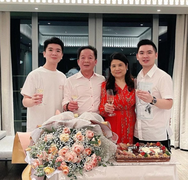 Vinh Quang cảm thấy thật sự may mắn khi có một người cha giống như người thầy, sẵn sàng chỉ bảo, đồng hành và giúp mình vô điều kiện để trưởng thành hơn. Ảnh: Giadinhonline