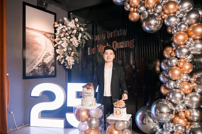 Năm 2015, khi mới chỉ 20 tuổi, Đỗ Vinh Quang đã có công rất lớn trong việc mời đội bóng Man City sang Việt Nam thi đấu giao hữu. Ảnh: Internet