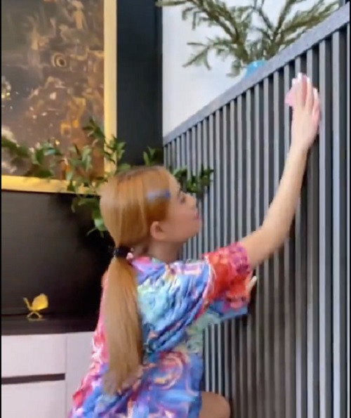 Có thể thấy không gian sống của Hoàng Thùy Linh được thiết kế rất tiện nghi, sang trọng và hiện đại. Ảnh chụp màn hình