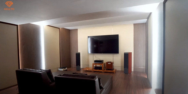 Tầng hầm được thiết kế phòng xem phim, hát karaoke cực kì rộng rãi.