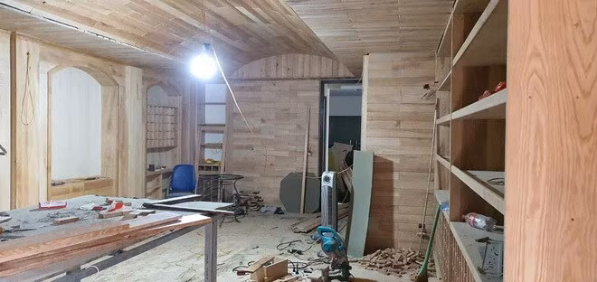 Nội thất trang trí toàn bộ bằng gỗ tạo nên sự sang trọng. Nguồn ảnh: FBNV