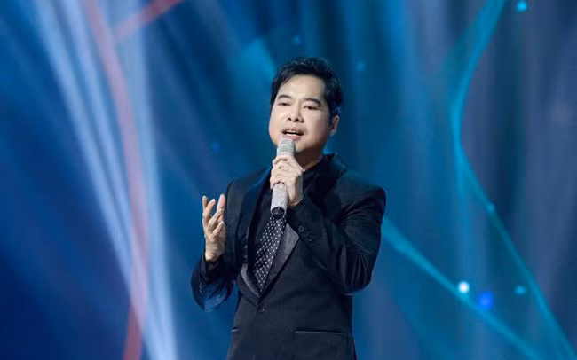 Tên tuổi thuộc hàng top của làng nhạc Việt, cho đến bây giờ Ngọc Sơn đi diễn vẫn được trả cát-xê cao, nhưng thời hoàng kim của anh lại ở một đẳng cấp khác. Ảnh: VTV