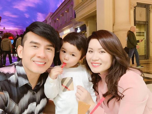 Hau ly hon, vo cu Dan Truong song trong biet thu xa hoa co nao?