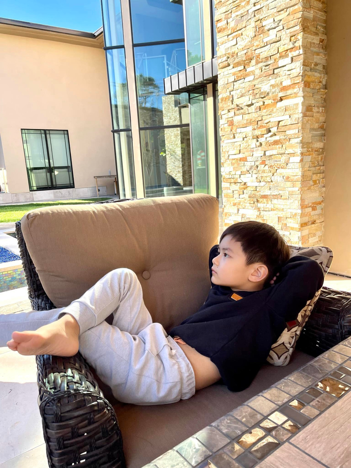 Bên cạnh đó, Thuỷ Tiên cũng khoe một số góc trong nhà đã được dọn dẹp lại.