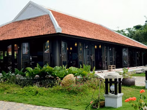 Ngoài căn biệt thự màu trắng này, vợ chồng Á hậu Thu Hương còn sở hữu một ngôi nhà khác rộng rãi và hoành tráng không kém nằm ở Quận 9 (TP HCM). Ảnh: Vietnamnet