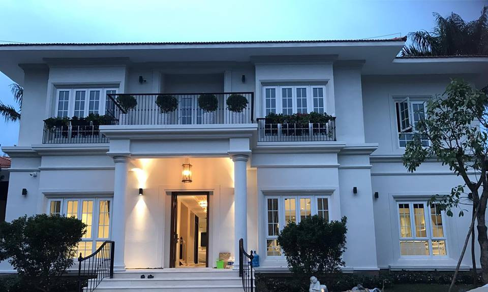 Á hậu Thu Hương có cuộc sống viên mãn cùng chồng là doanh nhân Nguyễn Hoài Nam và 2 cậu con trai kháu khỉnh trong căn biệt thự bề thế tại TP HCM. Ảnh: Giadinhnet