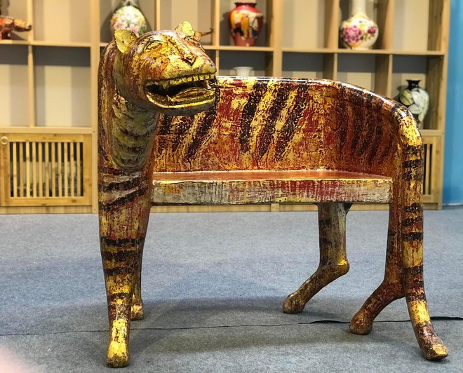 2.022 bức tượng hổ được làm từ gỗ mít, đá ong. Đây là 2 chất liệu bản địa tại Sơn Tây. Ảnh: Anninhthudo