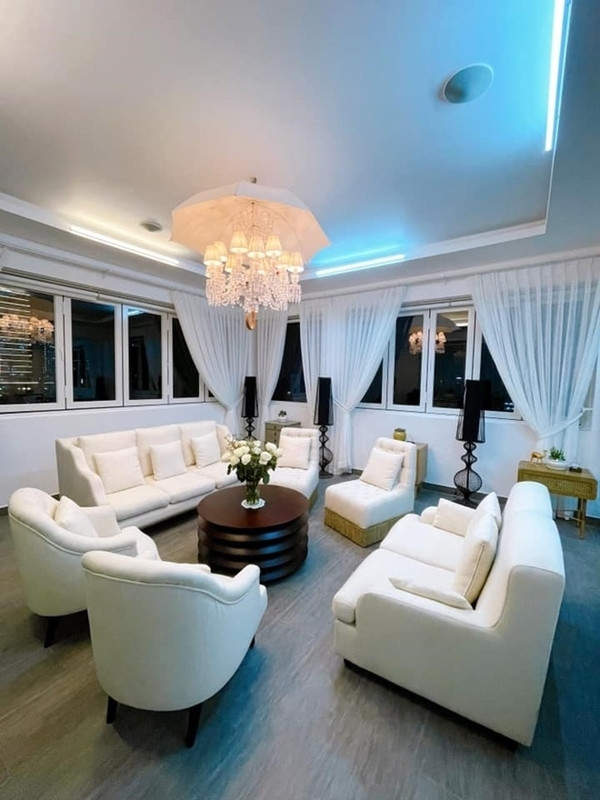 Sau thời gian dài sống ở đây, cuối năm ngoái, Lý Nhã Kỳ đã dọn về một nơi ở mới, sang trọng và hoành tráng không kém gì so với biệt thự ở quận 2. Ảnh; FBNV