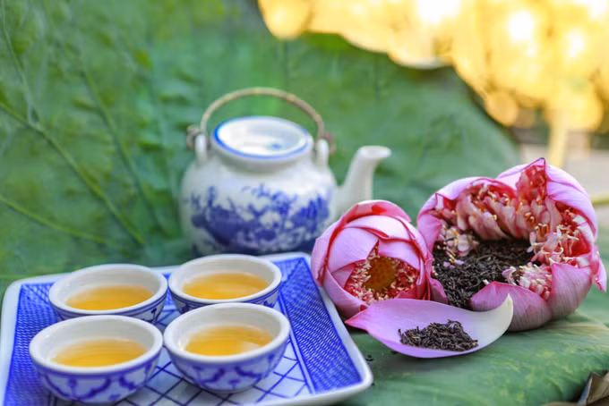 Do yêu cầu sự tỉ mỉ trong quá trình ướp trà nên số lượng trà sen Tây Hồ truyền thống không nhiều và có giá thành đắt đỏ. Ảnh: Pasgo