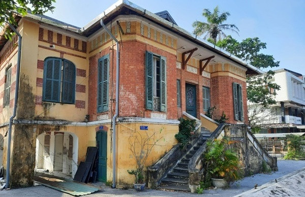 Được xây dựng đầu thế kỷ 20, ngôi biệt thự mang nhiều giá trị văn hóa và lịch sử. Ảnh: Dân Việt