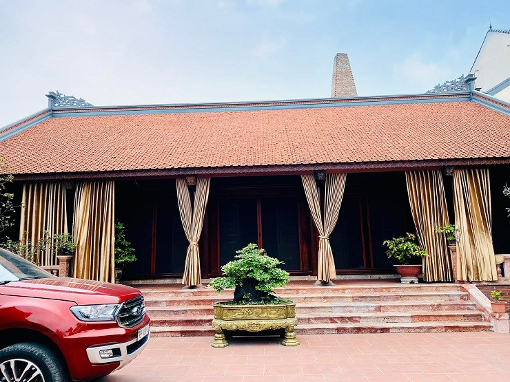 Căn nhà gỗ 5 gian xây dựng theo lối kiến trúc truyền thống với chiều dài nhà 15,69m; chiều rộng nhà 10,66m. Ảnh: Dân Việt