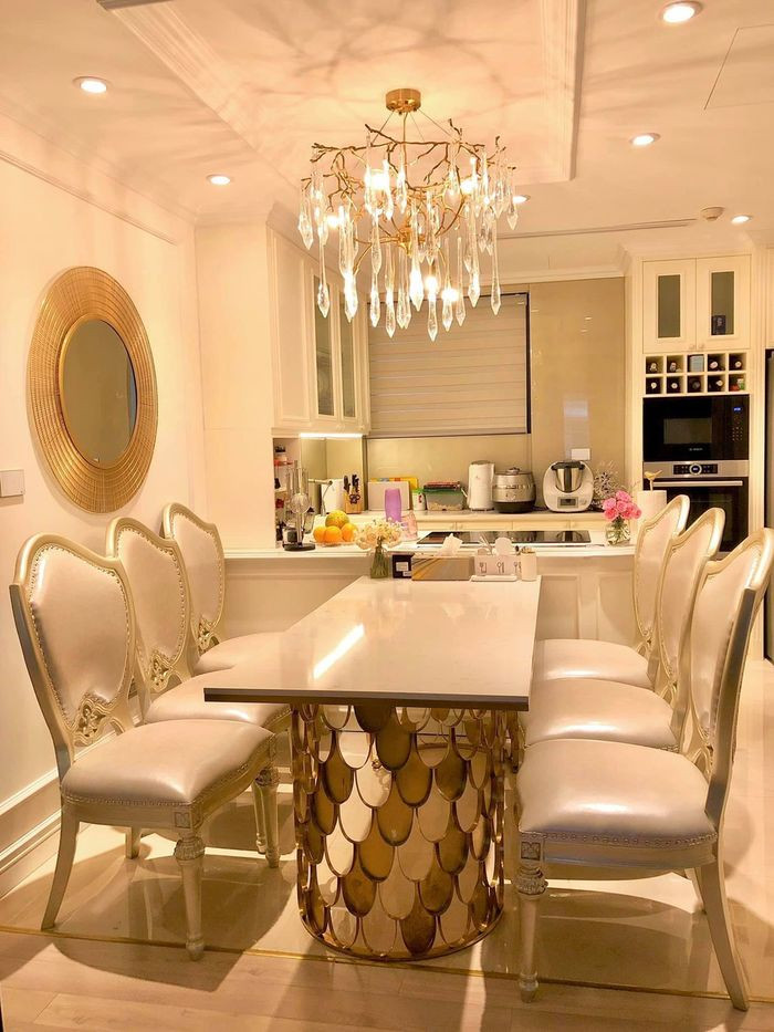 Đặc biệt, nữ MC rất chăm chút cho khu vực bếp, bởi cô quan niệm nhà bếp chính là nơi phản ánh nếp sống của gia đình.