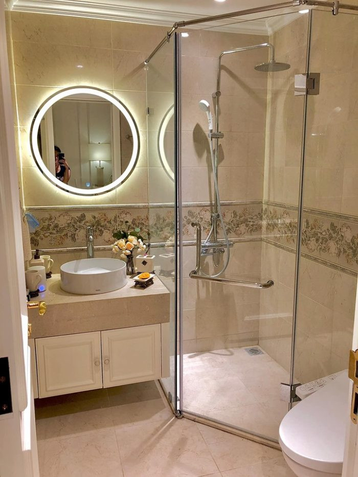 Phòng tắm nhỏ nhưng tiện nghi. Nguồn ảnh: FBNV