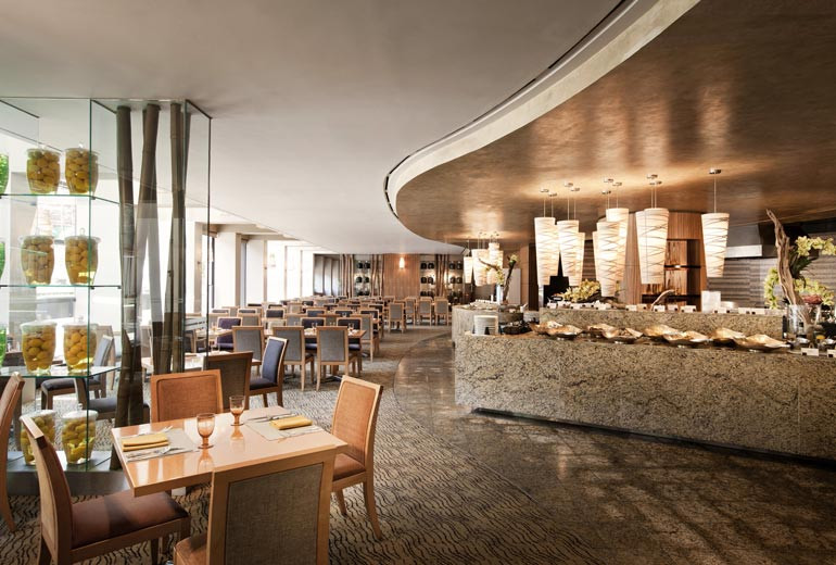 Liên quan đến thông tin này, đại diện của Hyun Bin tỏ ra khá kín tiếng và trả lời một cách thận trọng: “Chúng tôi không nắm rõ nội dung liên quan. Vì đám cưới dự kiến sẽ được tiến hành không công khai nên không thể xác nhận được”. Ảnh: Booking